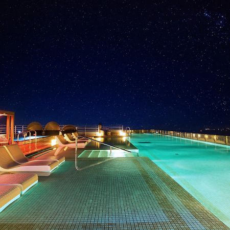 Kensington Jeju Hotel Exteriér fotografie Rooftop pool at the hotel