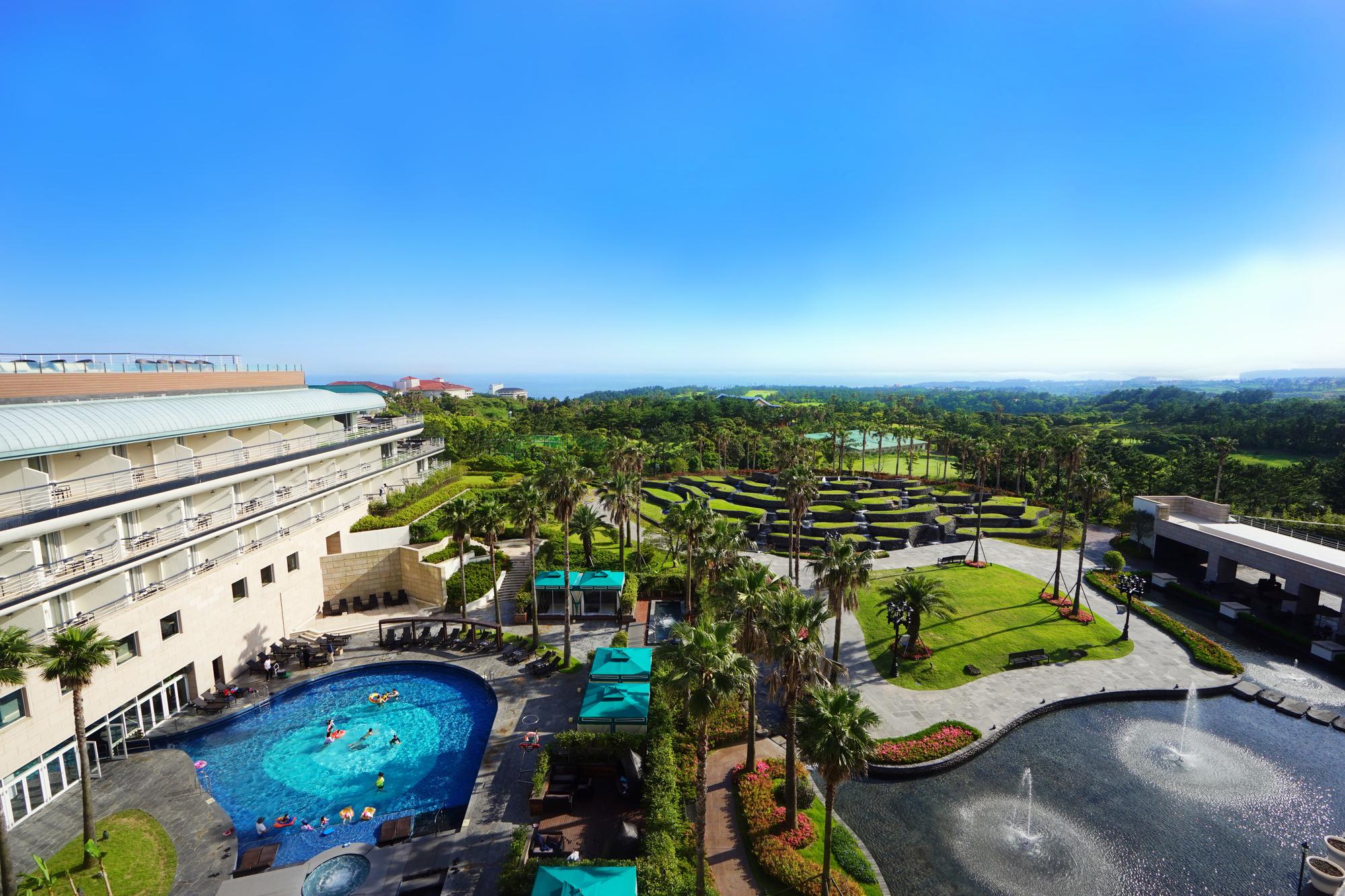 Kensington Jeju Hotel Exteriér fotografie The resort's grounds