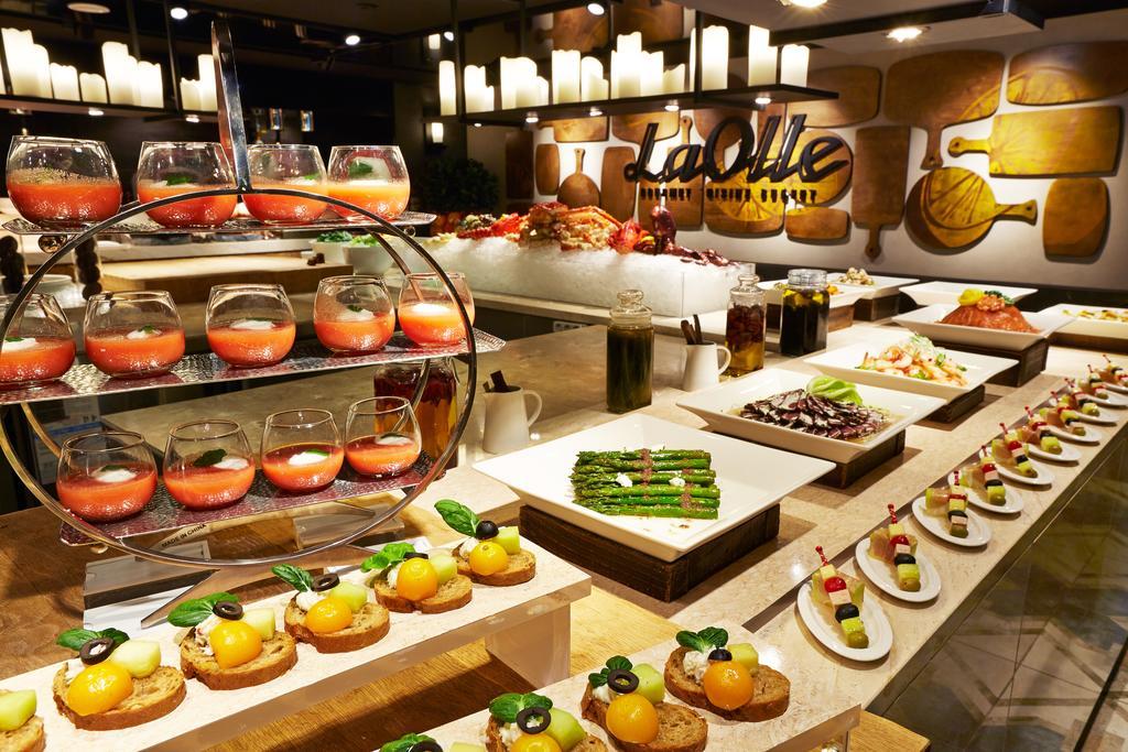 Kensington Jeju Hotel Exteriér fotografie A buffet at a hotel