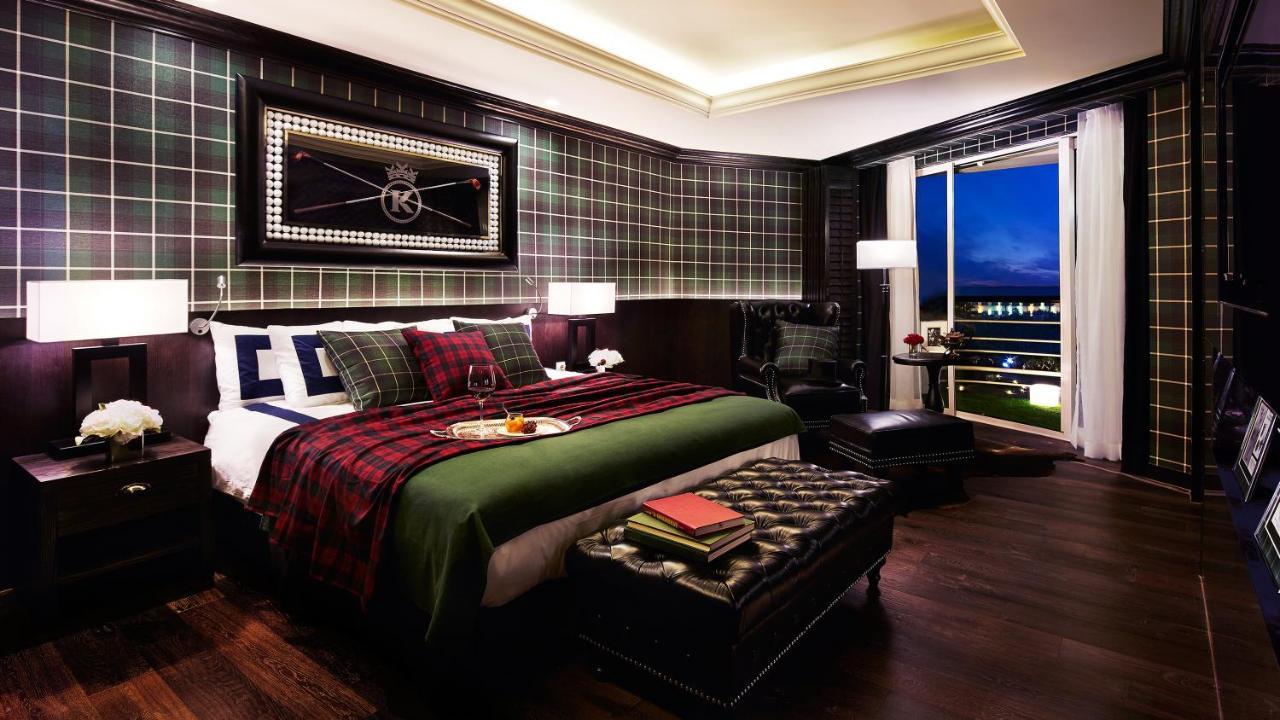Kensington Jeju Hotel Exteriér fotografie A bedroom at The Ivy Hotel