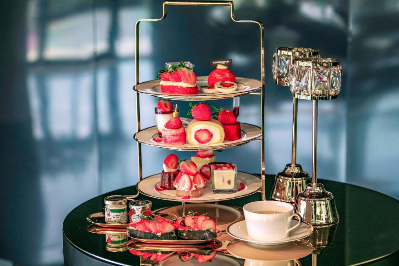 Kensington Jeju Hotel Exteriér fotografie Afternoon tea at the Mandarin Oriental, Hong Kong
